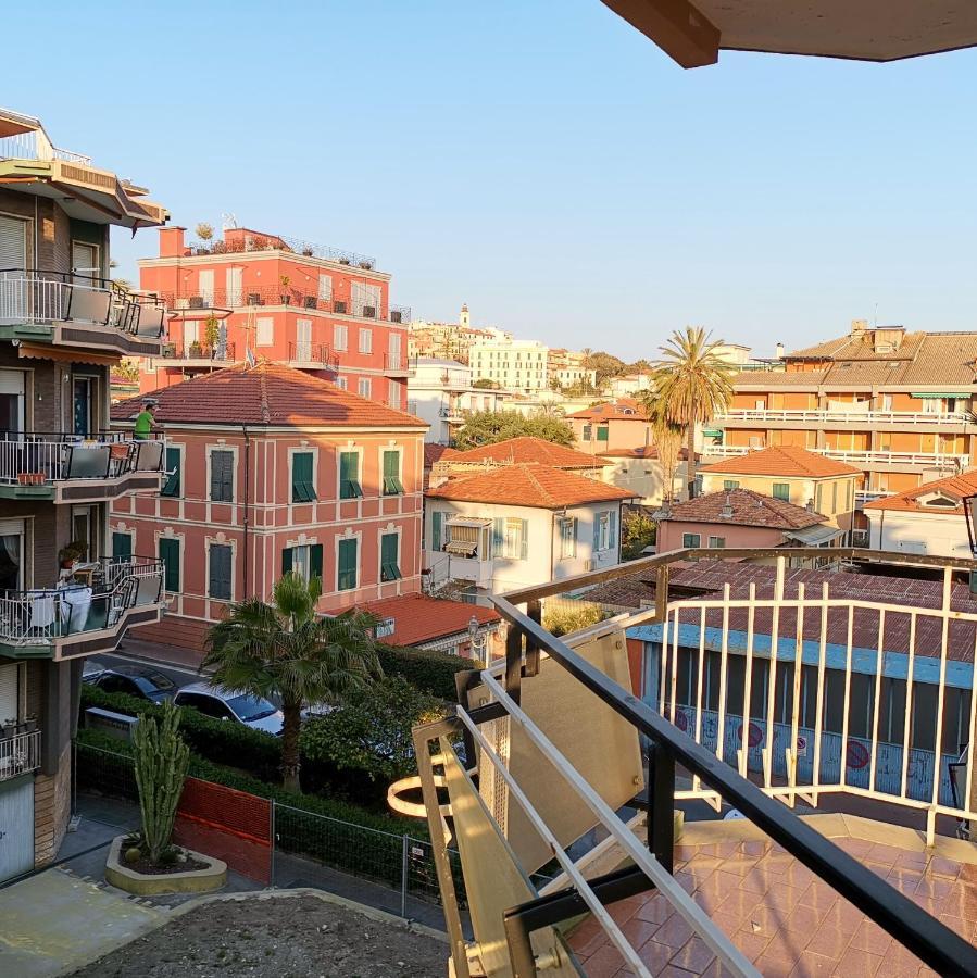 Casa Margherita, Centrale A Due Passi Dal Mare Бордигера Экстерьер фото