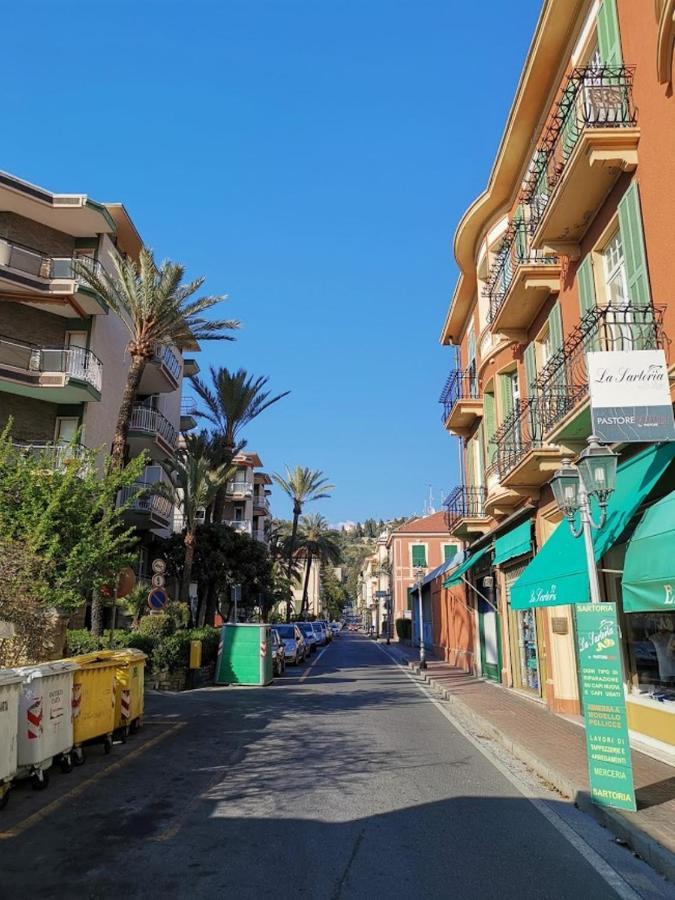 Casa Margherita, Centrale A Due Passi Dal Mare Бордигера Экстерьер фото