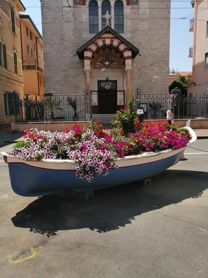 Casa Margherita, Centrale A Due Passi Dal Mare Бордигера Экстерьер фото